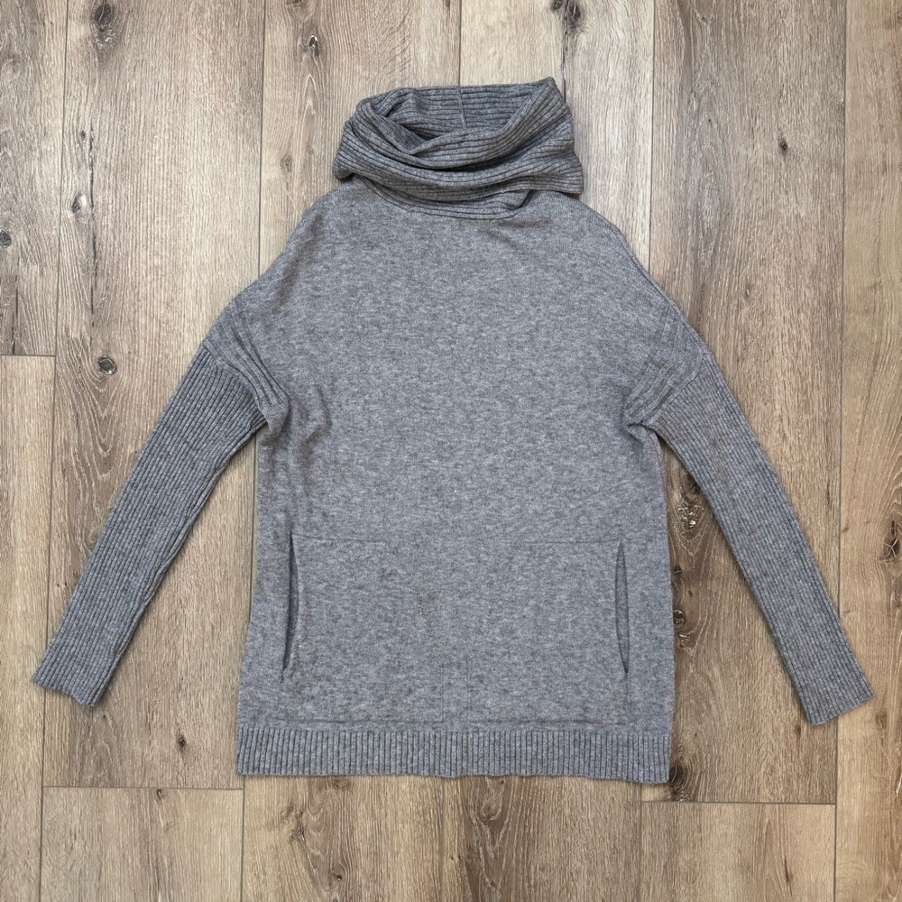 NWOT CYRUS Cowl Neck Sweater Size Extra Small Cozy & Chic